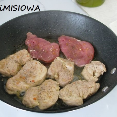 Krok 3 - Polędwiczki wieprzowe w sosie serowym foto