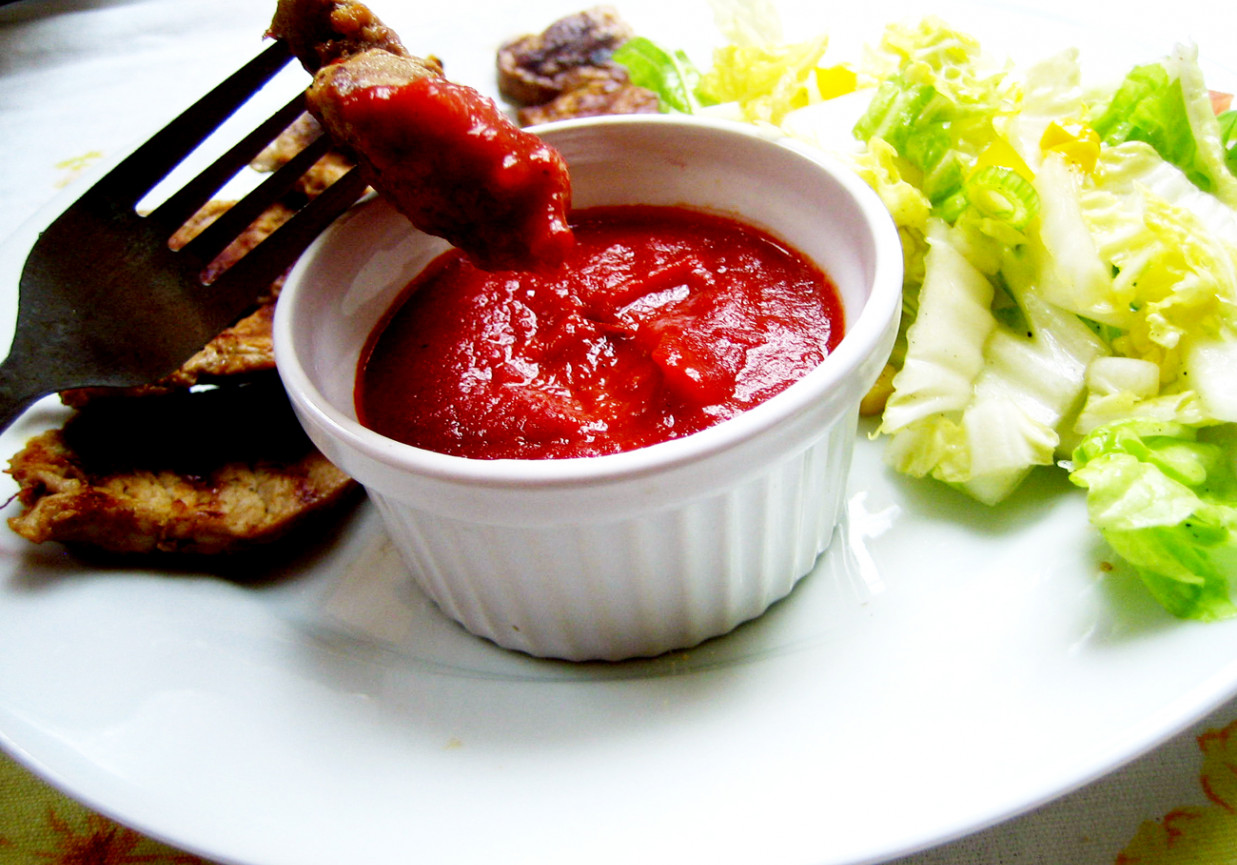 polędwiczki wieprzowe z sosem pomidorowo- czereśniowym foto