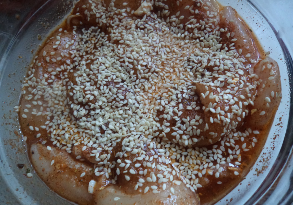 Polędwiczki z kurczaka- w marynacie kebabowej z nutą sezamu- mięso pieczone w słoiku :) foto