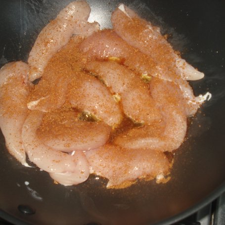 Krok 2 - Polędwiczki z kurczaka w sosie pieczarkowym foto
