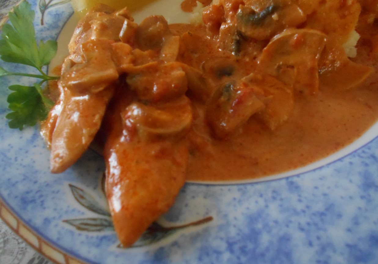 Polędwiczki Z Pieczarkami W Sosie śmietanowym Polędwiczki z pieczarkami w sosie - DoradcaSmaku.pl