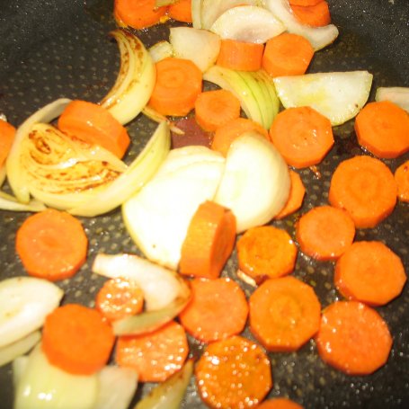 Krok 2 - Polędwiczki z warzywami w sosie śmietanowym foto