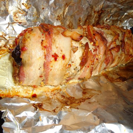 Krok 4 - Polędwiczki ze śliwką w plastrach boczku foto