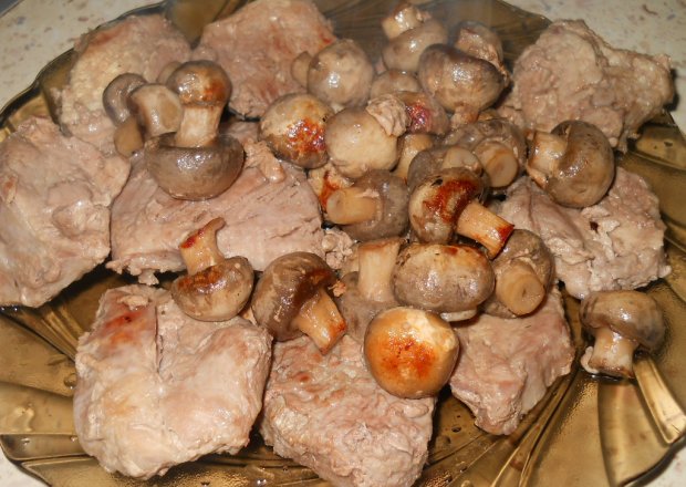 Fotografia przedstawiająca Polendwica z pieczarkami
