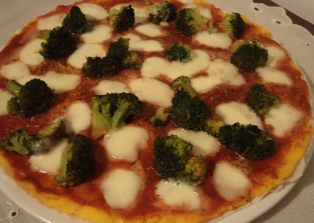 Fotografia przedstawiająca Polenta a' la pizza