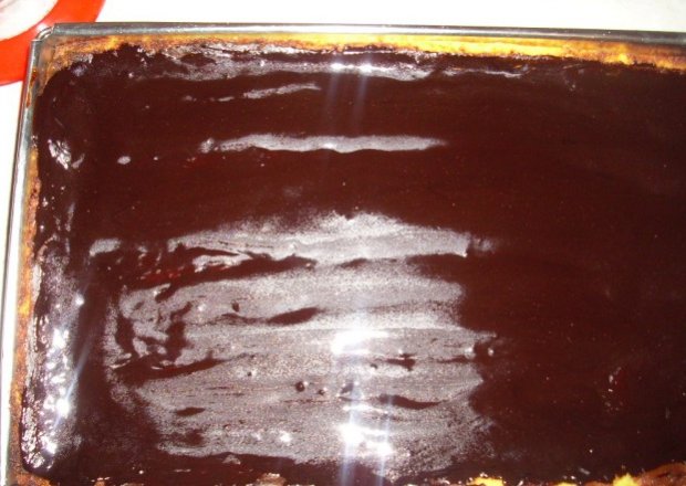 Fotografia przedstawiająca polewa czekoladowa na ciasto