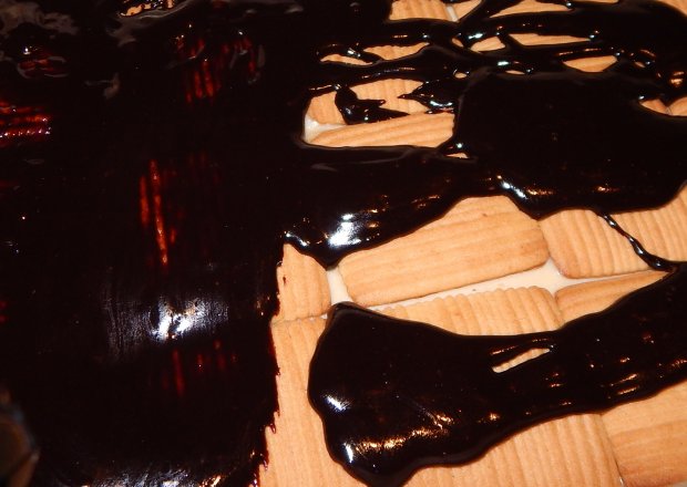 Fotografia przedstawiająca Polewa czekoladowa z żelatyną