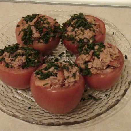 Krok 4 - Połówki pomidoró faszerowanych tuńczykiem foto