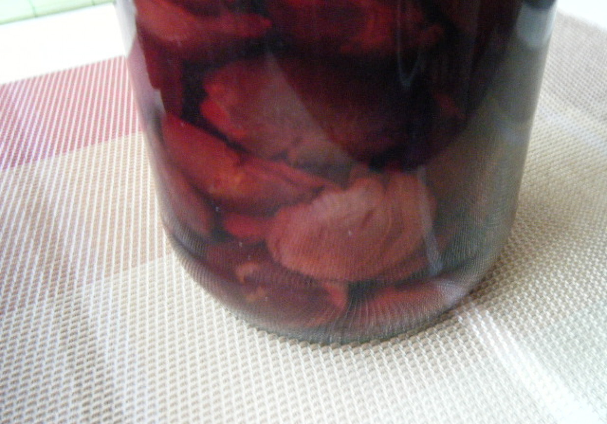 Połówki śliwek pasteryzowane foto