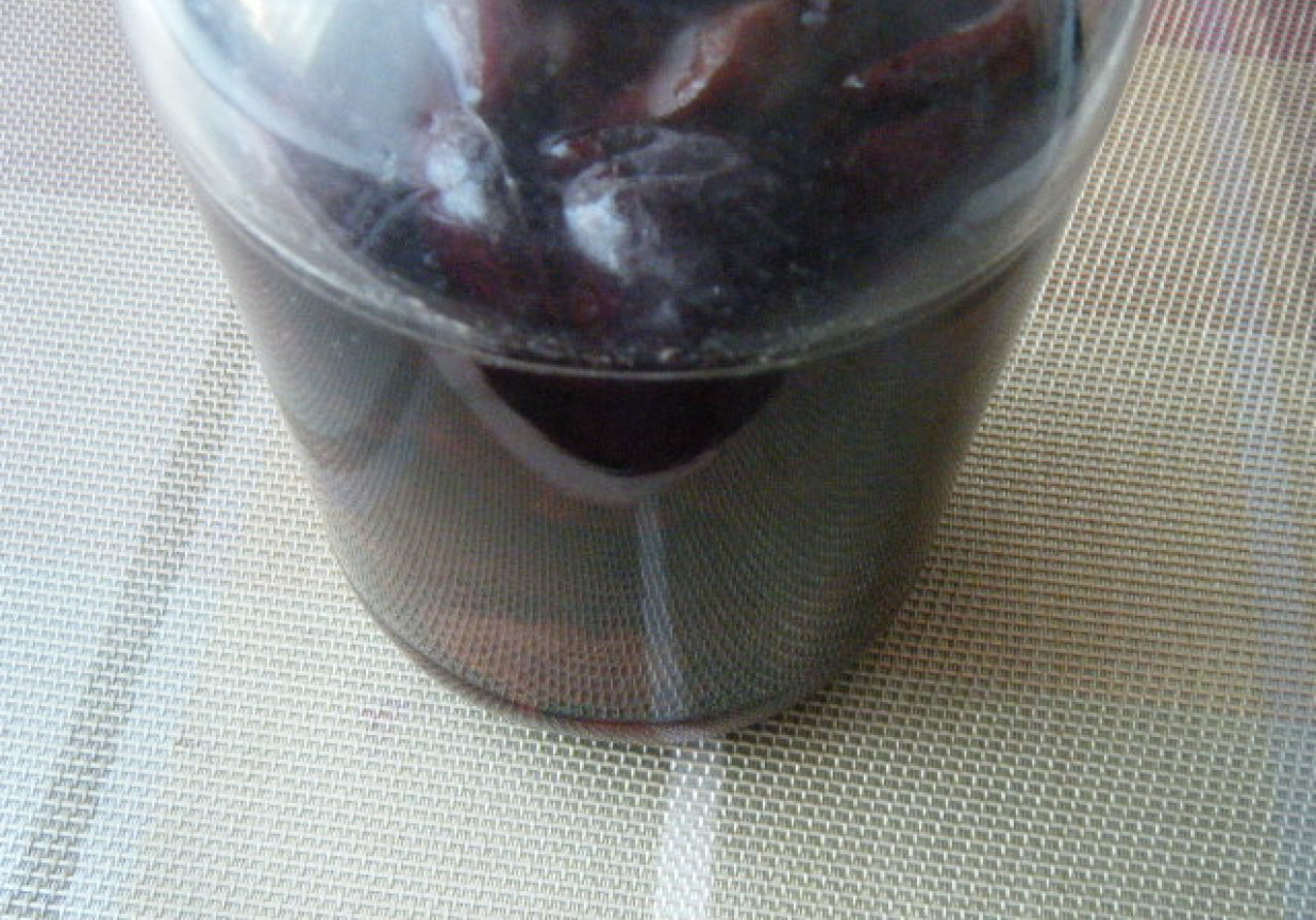 Połówki śliwek pasteryzowane foto