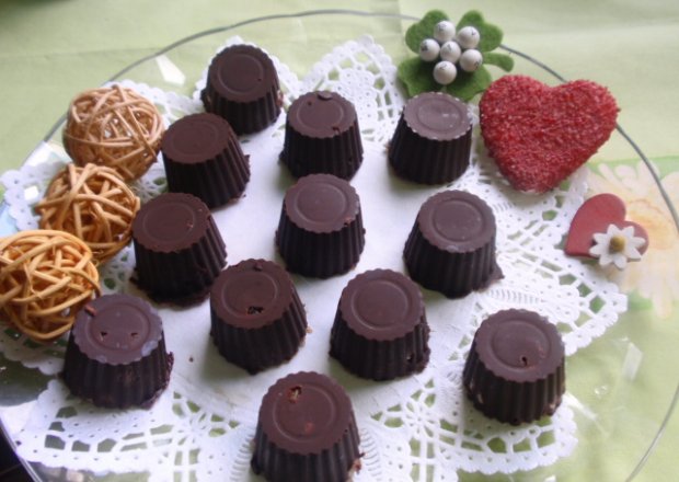 Fotografia przedstawiająca Pomadki  czekoladowe z wiórkami