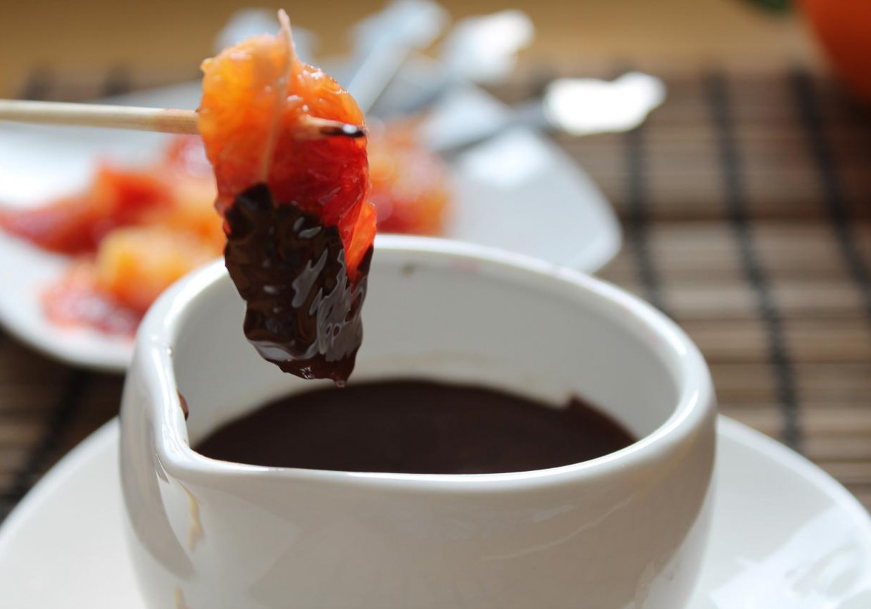 Pomańcze w czekoladowym fondue alla brandy foto