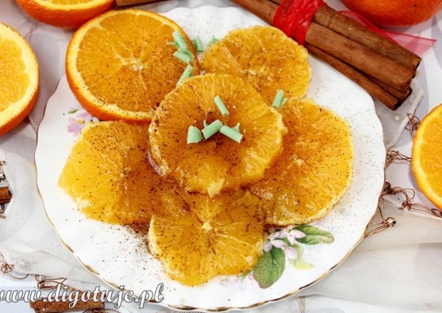 Fotografia przedstawiająca Pomarańcze z miodem i cynamonem - deser marokański