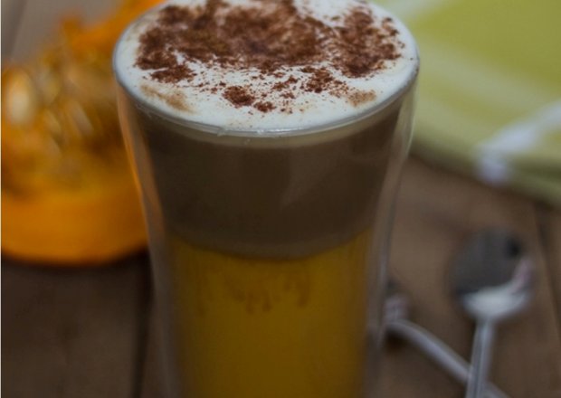 Fotografia przedstawiająca Pomarańczowa latte