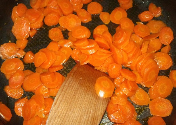 Fotografia przedstawiająca Pomarańczowa marchewka wg Alex