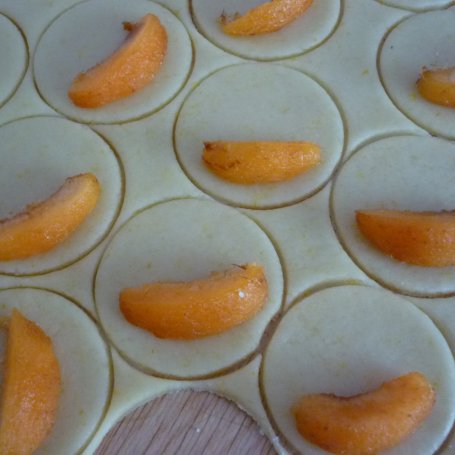 Krok 5 - Pomarańczowe ciasteczka z morelami foto