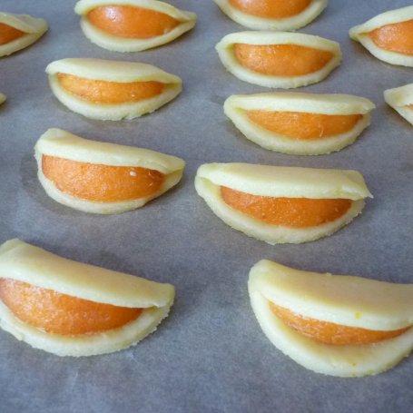 Krok 6 - Pomarańczowe ciasteczka z morelami foto