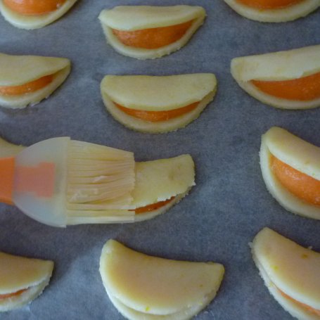 Krok 7 - Pomarańczowe ciasteczka z morelami foto