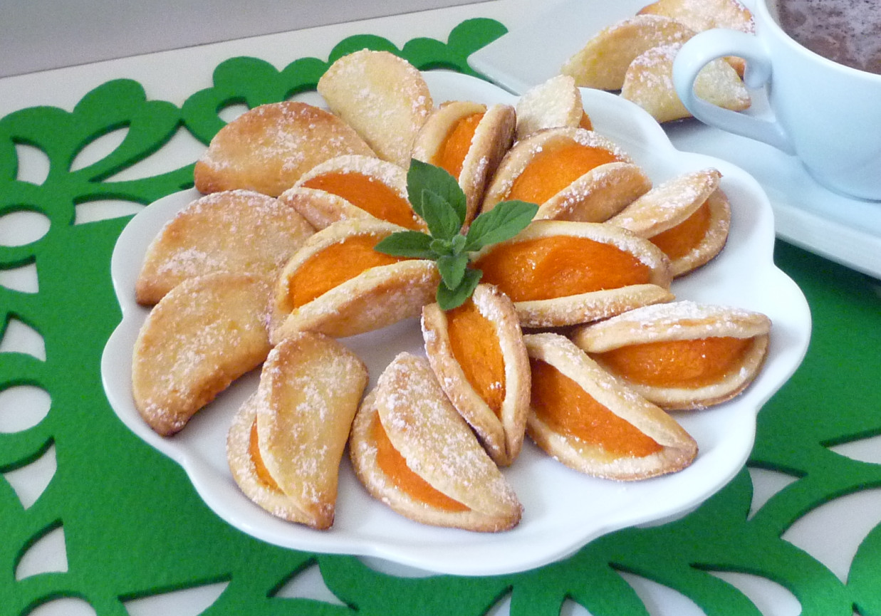 Pomarańczowe ciasteczka z morelami foto