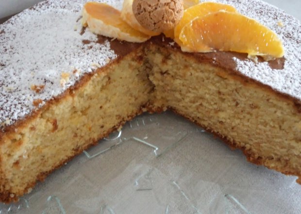 Fotografia przedstawiająca Pomarańczowe ciasto z amaretti