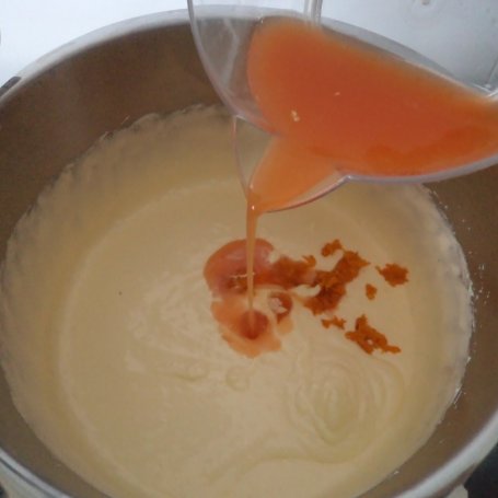 Krok 3 - Pomarańczowe ciasto z amaretti  foto
