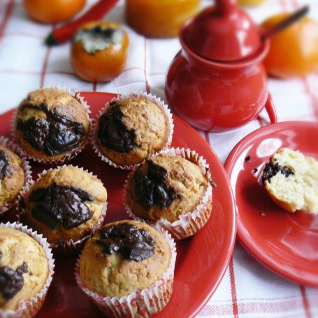 Krok 4 - Pomarańczowe muffinki z czekoladą foto