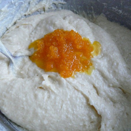 Krok 2 - Pomarańczowe muffinki z czekoladą foto