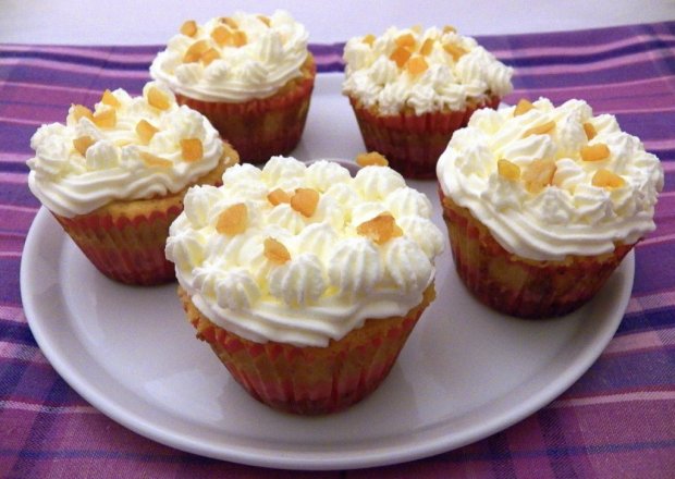Fotografia przedstawiająca Pomarańczowe muffinki