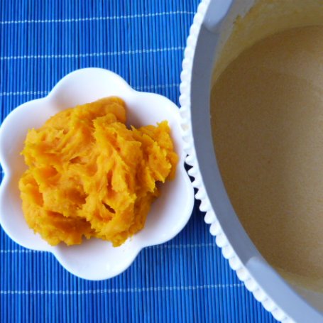 Krok 1 - Pomarańczowe muffiny z dynią hokkaido foto