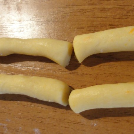 Krok 2 - Pomarańczowe paluszki foto
