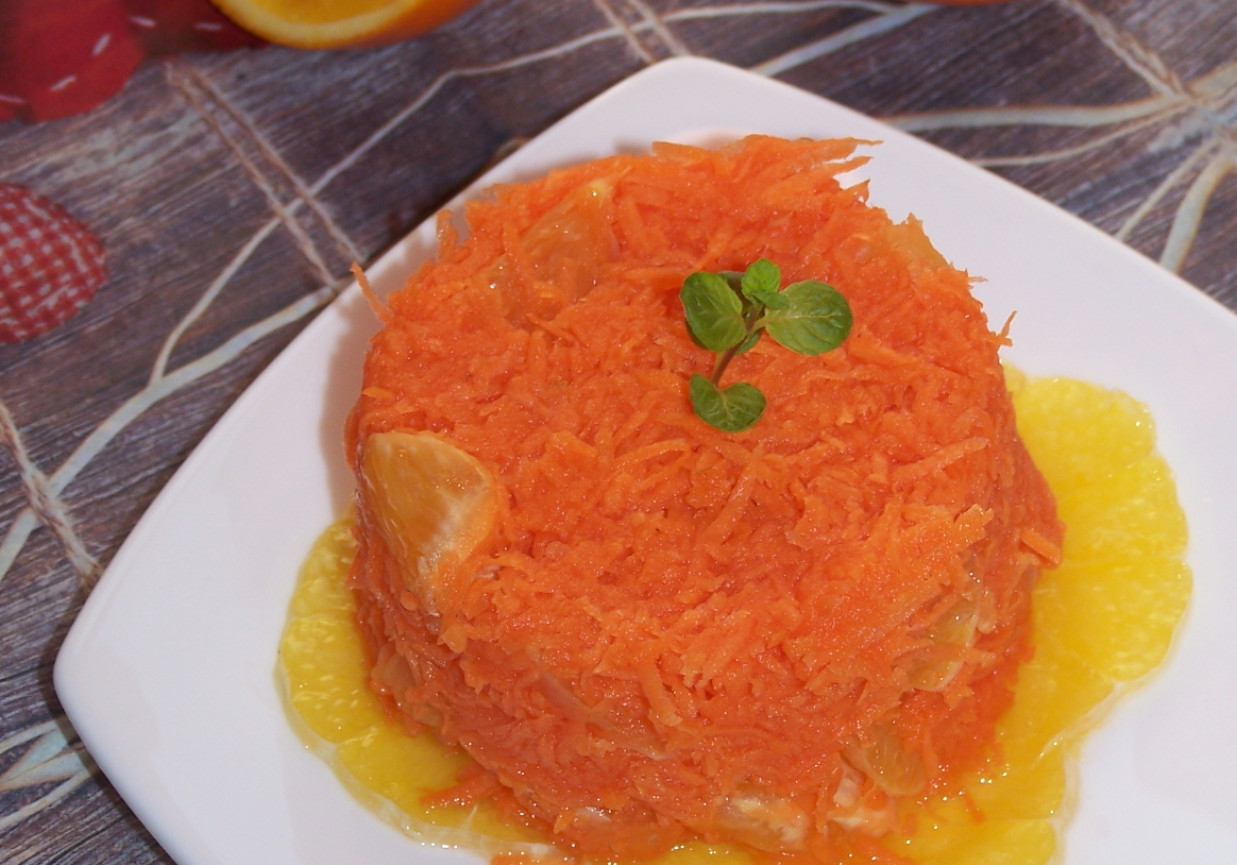 Pomarańczowo i zdrowo, czyli surówka z marchewki i pomarańczy :) foto