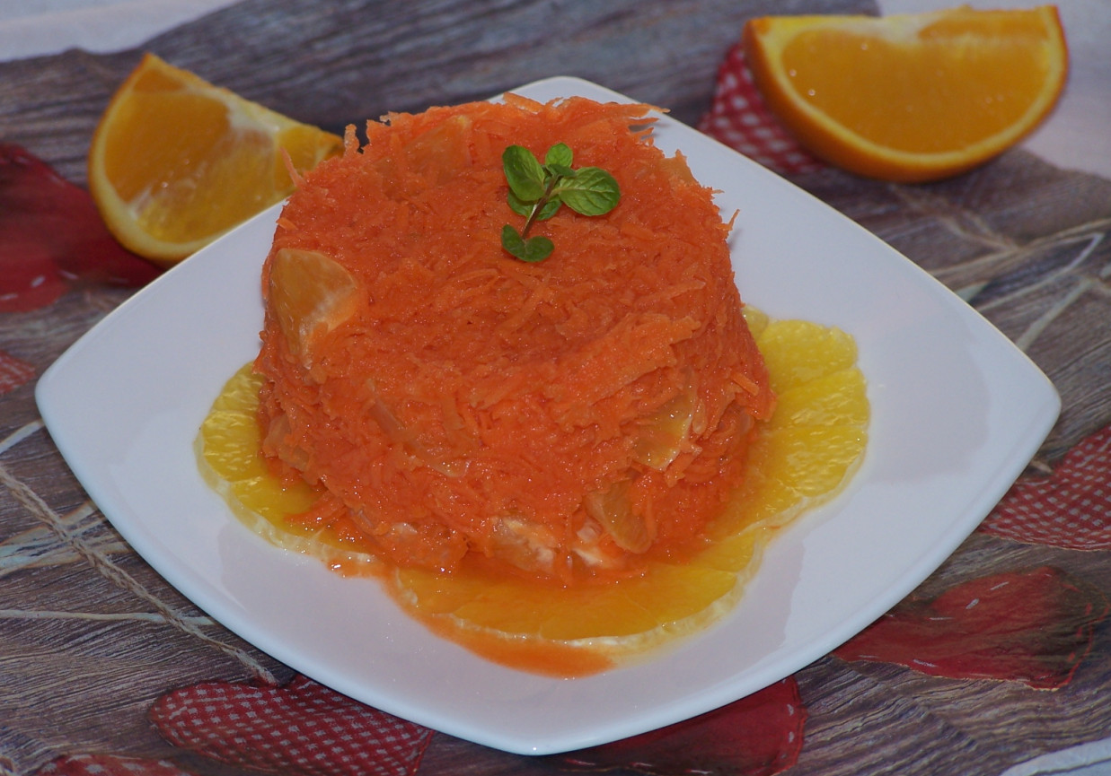 Pomarańczowo i zdrowo, czyli surówka z marchewki i pomarańczy :) foto