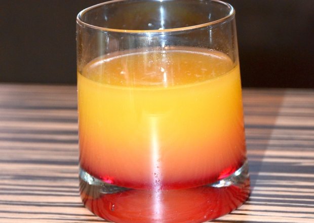 Fotografia przedstawiająca Pomarańczowy drink bezalkoholowy