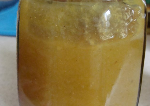 Fotografia przedstawiająca Pomarańczowy dżem z cukinii