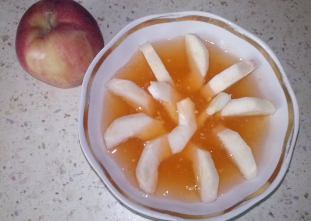 Fotografia przedstawiająca Pomarańczowy kisiel z jabłkami