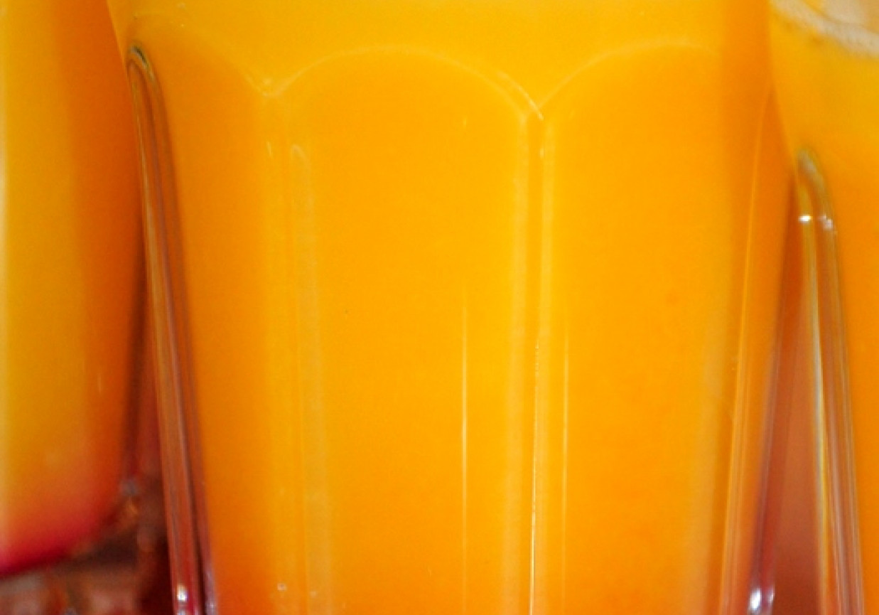 Pomarańczowy sok z czerwonym dnem foto