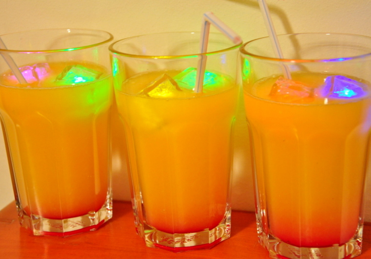 Pomarańczowy sok z czerwonym dnem foto