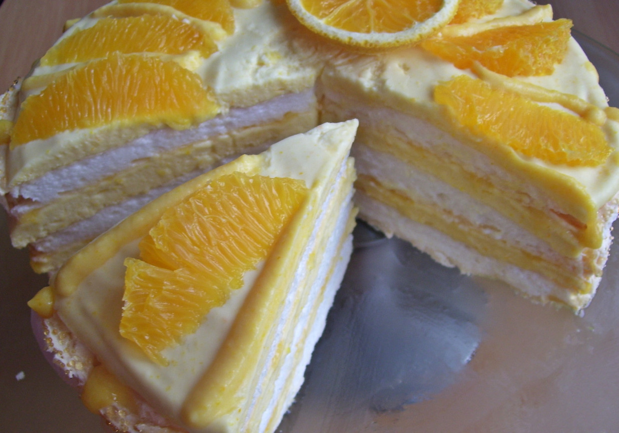 Pomarańczowy tort bezowy foto