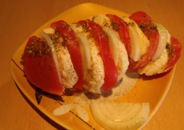 Fotografia przedstawiająca Pomidor z mozarellą
