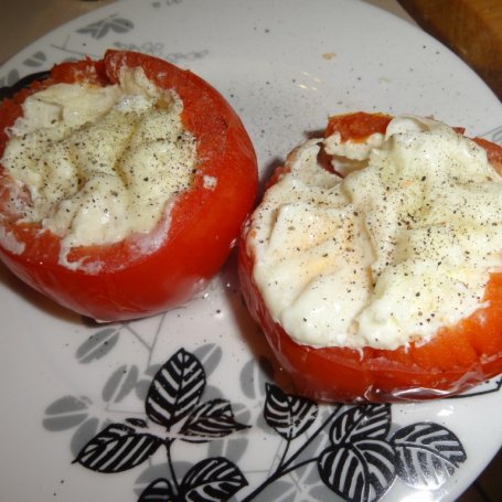 Krok 3 - Pomidor zapiekany z jajkiem foto