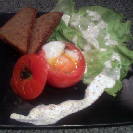 Krok 3 - Pomidor zapiekany z jajkiem foto
