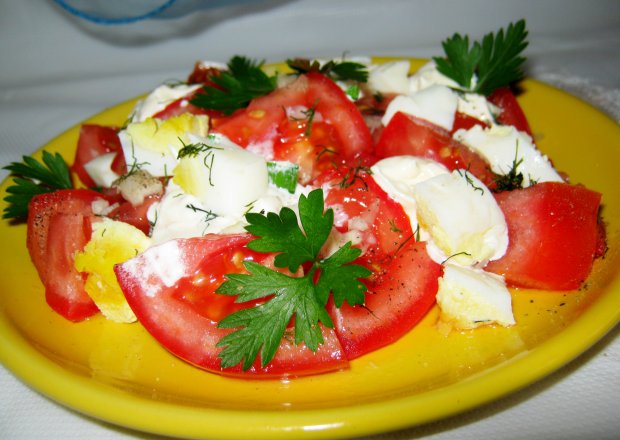 Fotografia przedstawiająca Pomidorek na śniadanie