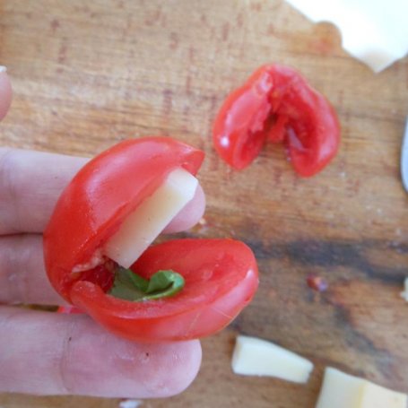 Krok 2 - Pomidorki daktylowe z lejącym sercem foto