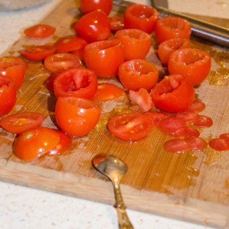 Krok 1 - Pomidorki i ogórki z nadzieniem łososiowym - przekąska foto