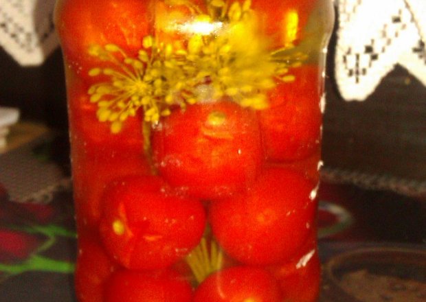 Fotografia przedstawiająca Pomidorki koktajlowe marynowane
