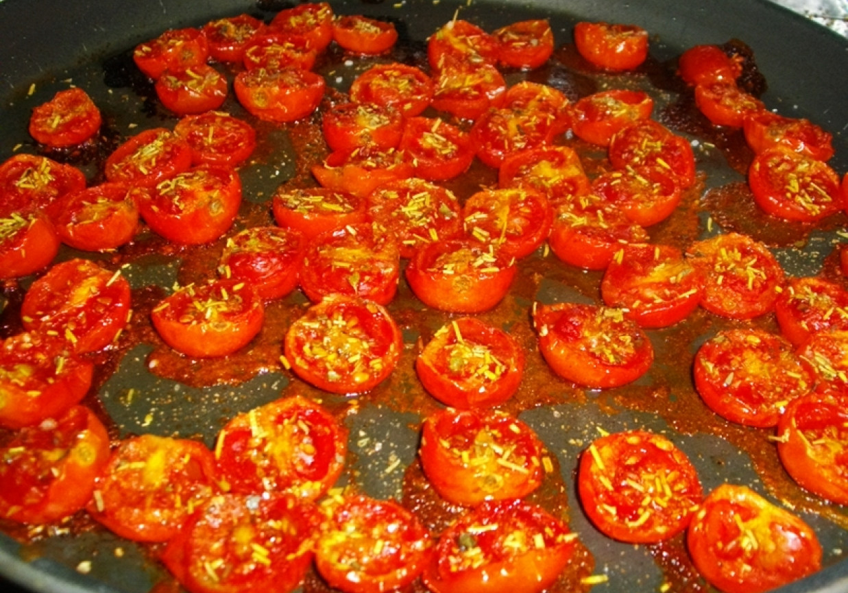 Pomidorki koktajlowe pieczone z przyprawami - z mikrofalówki foto