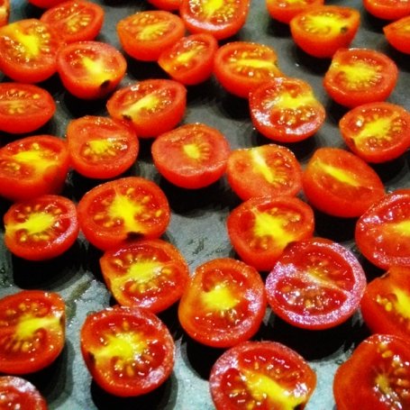 Krok 1 - Pomidorki koktajlowe pieczone z przyprawami - z mikrofalówki foto