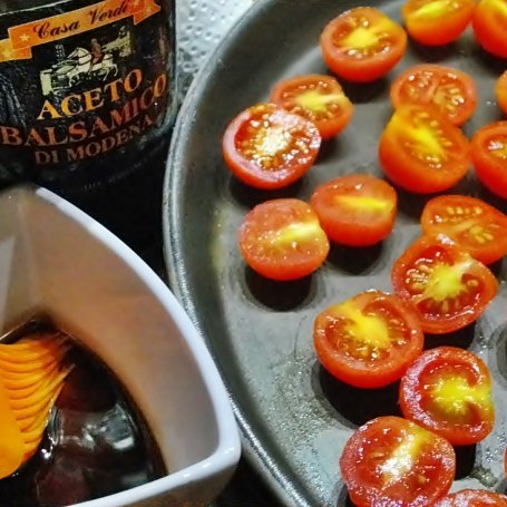 Krok 2 - Pomidorki koktajlowe pieczone z przyprawami - z mikrofalówki foto