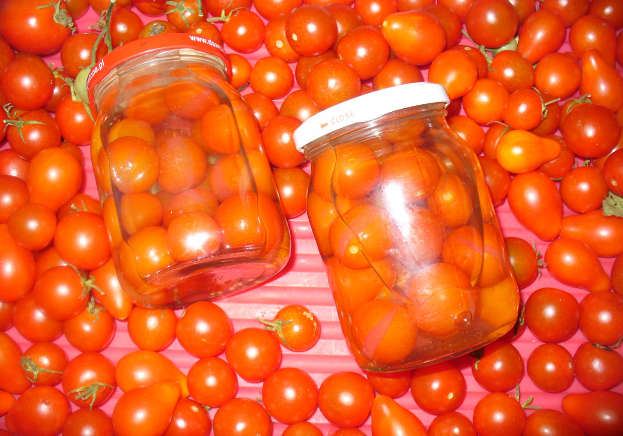 Pomidorki koktajlowe w zalewie solnej foto