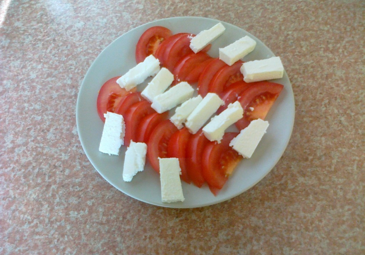 Pomidorki przekładane serem feta foto